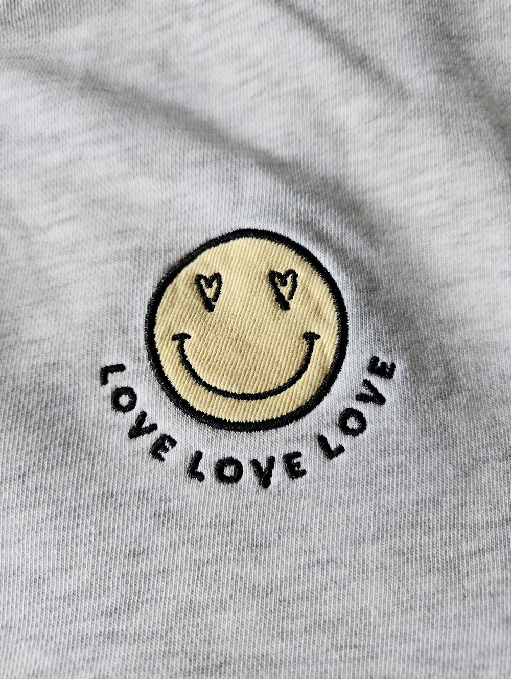 JAJU Short Sleeve Grey Sweatshirt - Smiley "Love" Patch - Size M - Picture 8 of 10